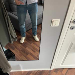 Jeans från NEUW. Nypris 1300. Riktigt fint skick. Skriv om funderingar eller fler bilder!