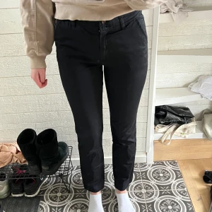 Kostym byxor - Svarta kostymbyxor i bra skick. Storlek 34 men borde passa 36.  