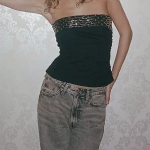 Festtopp från Zara - Skitsnygg topp, ny med prislapp kvar!