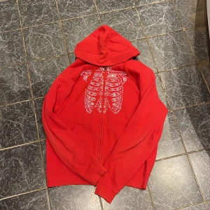 Rhinestone hoodie - Rhinestone hoodie från @bestyettocome knappt använd skicka 8/10
