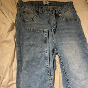 Jeans  - Säljer dessa jeans i storlek S 