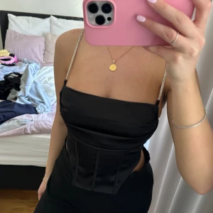 Topp - Svart topp. Storlek S. 100 kr. 