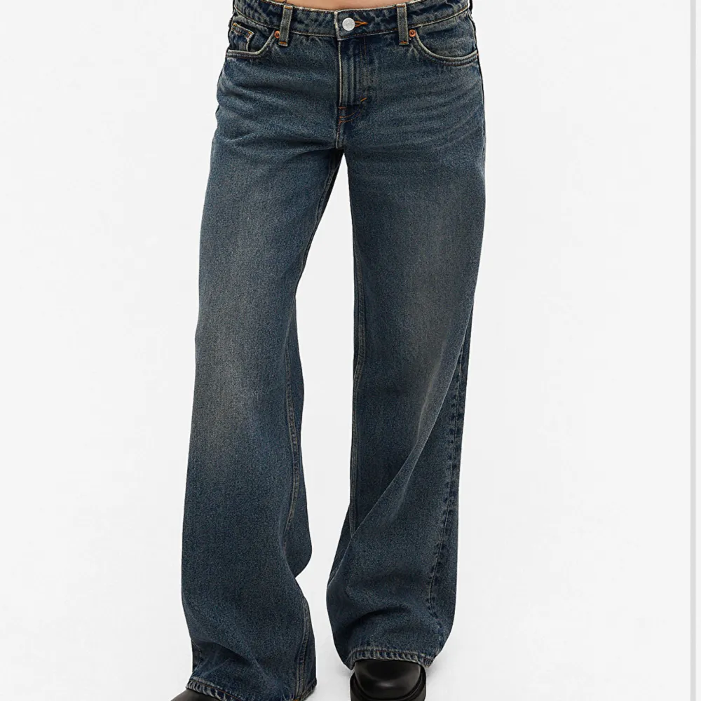 Imoo jeans från monki slutsålda på hemsidan🌈 aldrig använda, säljer pga för små! . Jeans & Byxor.