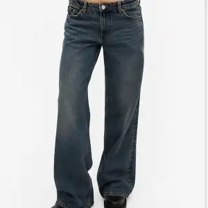 Imoo jeans från monki slutsålda på hemsidan🌈 aldrig använda, säljer pga för små! 