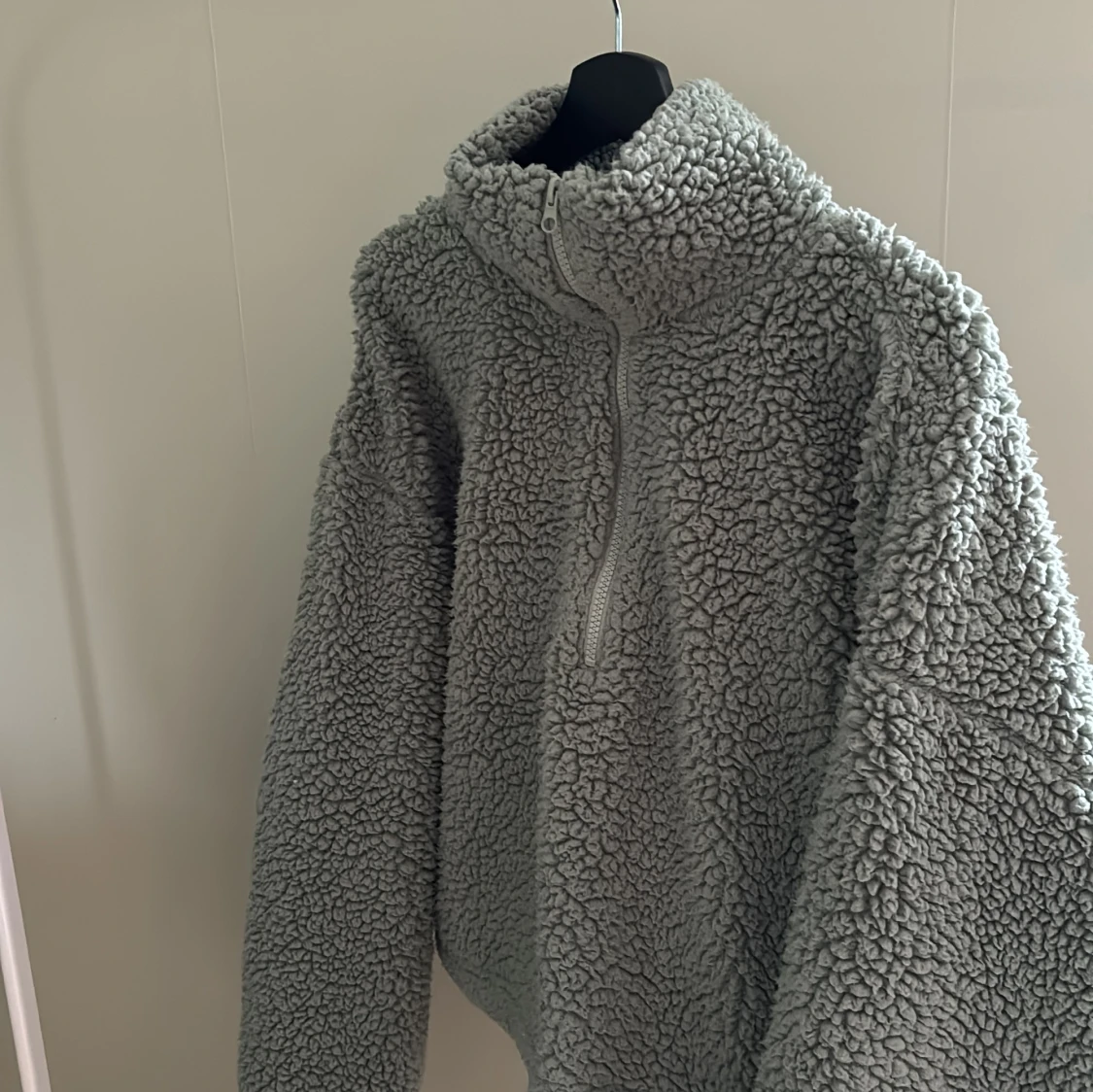 Fluffig grön ziptröja