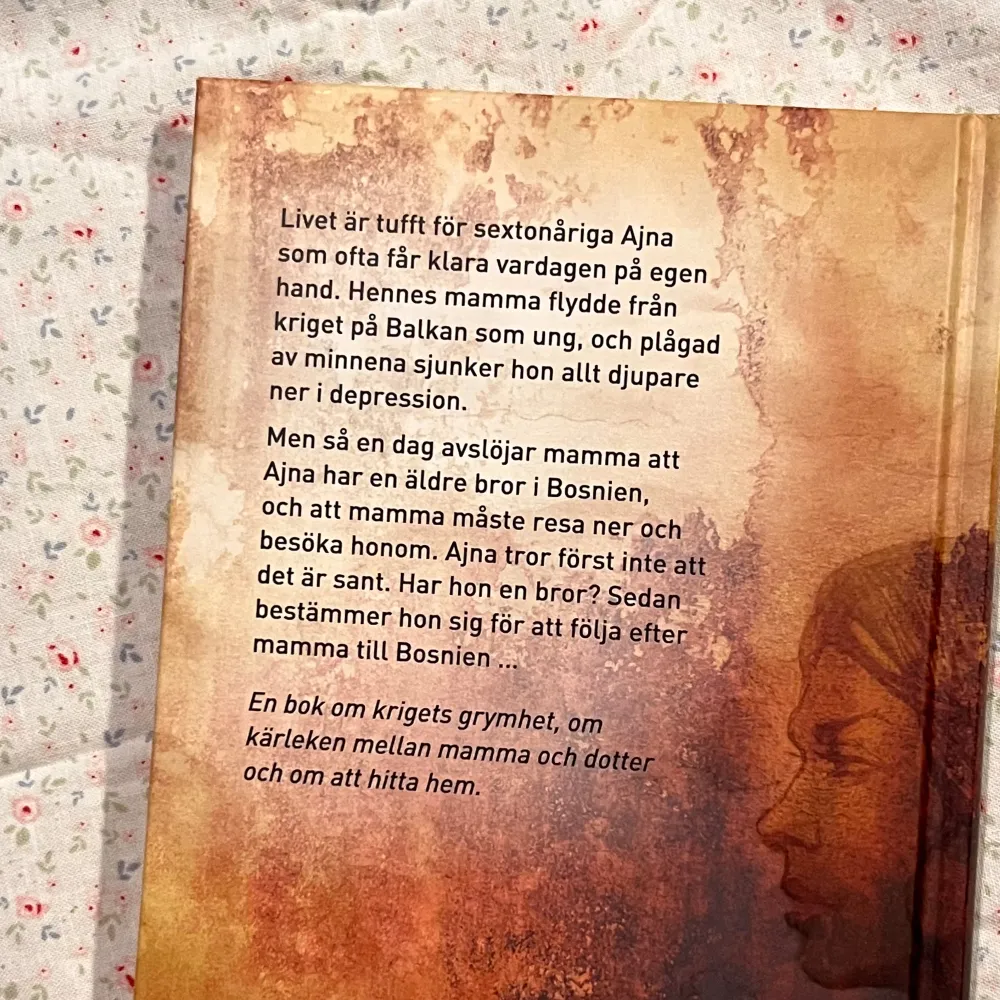 En bok på svenska i väldigt bra skick. . Övrigt.