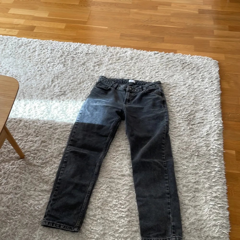 Har änvänt en del. Den passar för folk som är typ 150/160. Jeans & Byxor.