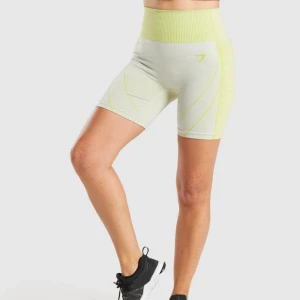 Gymshark hyper amplify shorts  - Helt oanvända! Lyser i mörkret. Skriv för fler bilder💚