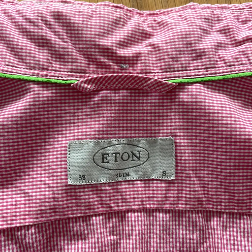 Mönstrad Eton skjorta i tunnare material, bra skick. Storlek S(slim fit). Skjortor.