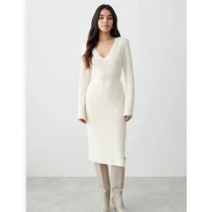 Klänning Gina tricot - Super skön och gullig klänning från Gina!  Off white/ beige i färgen.