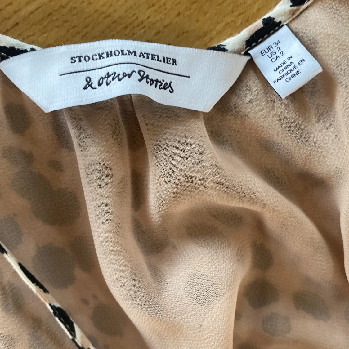 Två leopardmönstrade klänningar - 93