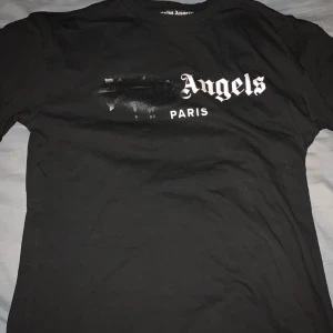 Palm angels T-shirt  - Säljer denna för att den it passar mig aldrig använt 
