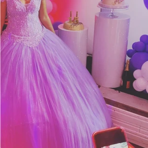 Quince dress - Lilla quince dress som bara används en gång som var på min 15 års fest 