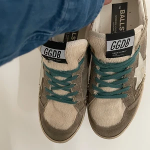 Golden goose ballstars - Suede brown with horse toe. 8/10 inga skador! Använda bara. Skriv för mer info