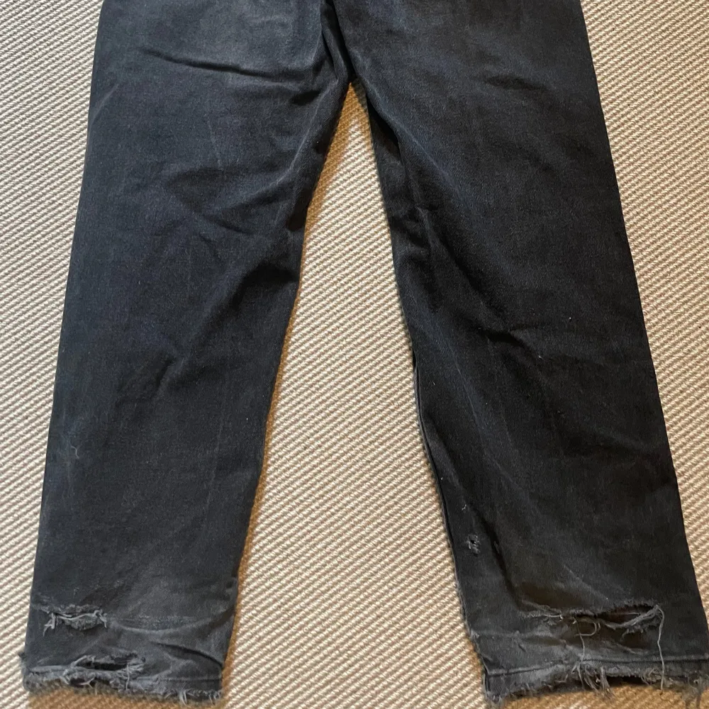 Polar 93 denim jeans i mycket använt skick. Obs mellanstort hål inuti vänster ficka. Pris kan diskuteras!. Jeans & Byxor.