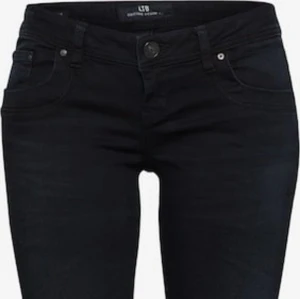 Ltb valerie ”nattblå” - Säljer mina super snygga ltb jeans, de är som nya säljer då de inte kommer till användning längre 💓 skriv om ni har flera funderingar eller vill ha bilder på Jensen! 