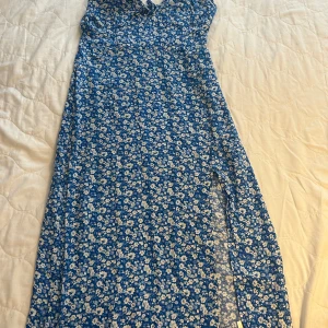 Klänning  - Använda 100 kr st möts upp i Gbg 