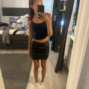 Skinn kjol - Jätte snygg till fest!  Kontakta för fler frågor💕