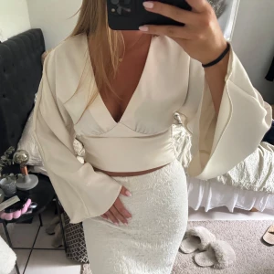 Satintopp - Beige/ljus ljus rosa satin topp storlek S