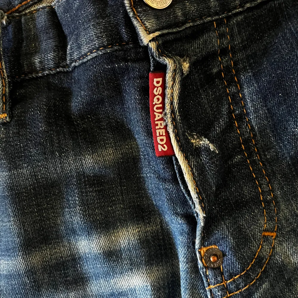 Ett par jätte häftiga Dsquerd 2 jeans  Dem är Slim fit  Dem är äkta grabbar!. Jeans & Byxor.