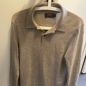 Merinoull Morris tröja  - Säljer denna Morris tröja då den blivit för liten 10/10 skick, storlek s och 100% merinoull. Pris kan diskuteras. Nypris 1700.