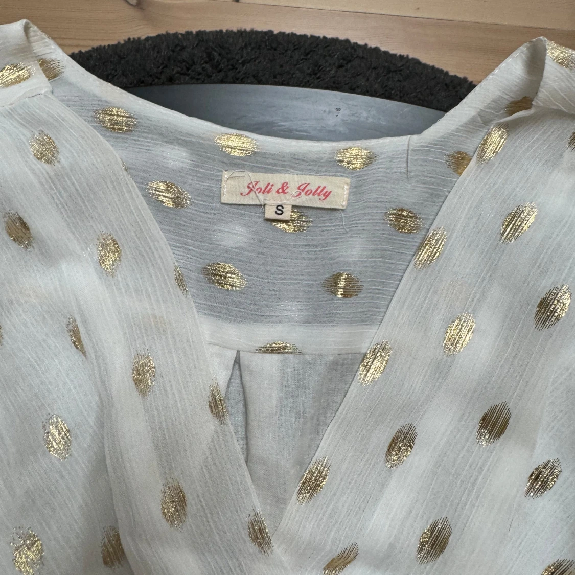 Guld klänning med band i midjan tre kvarts ärm - 91