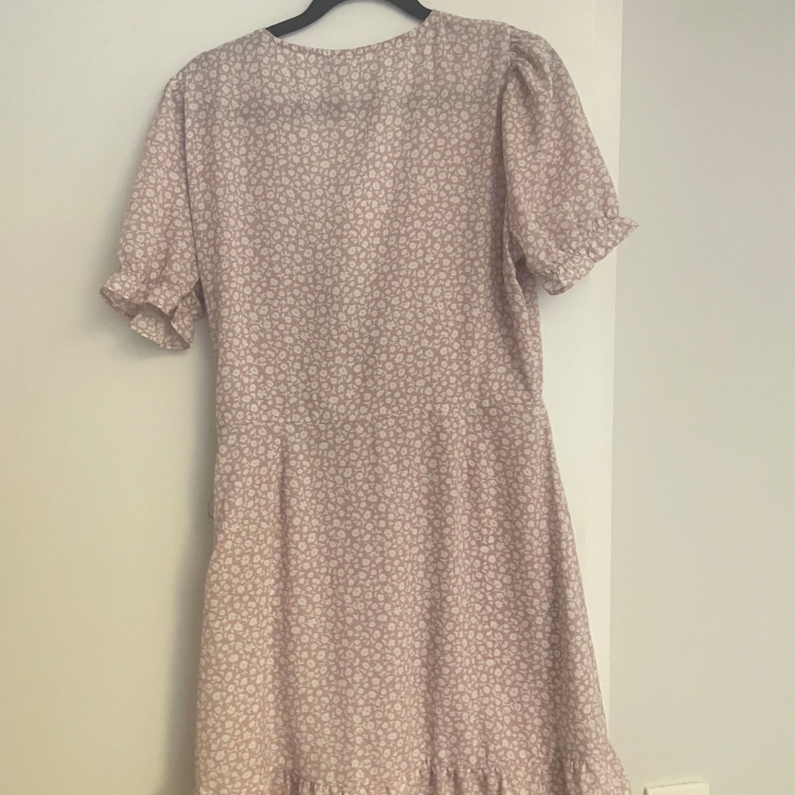 Rosa blommig klännimg - 90