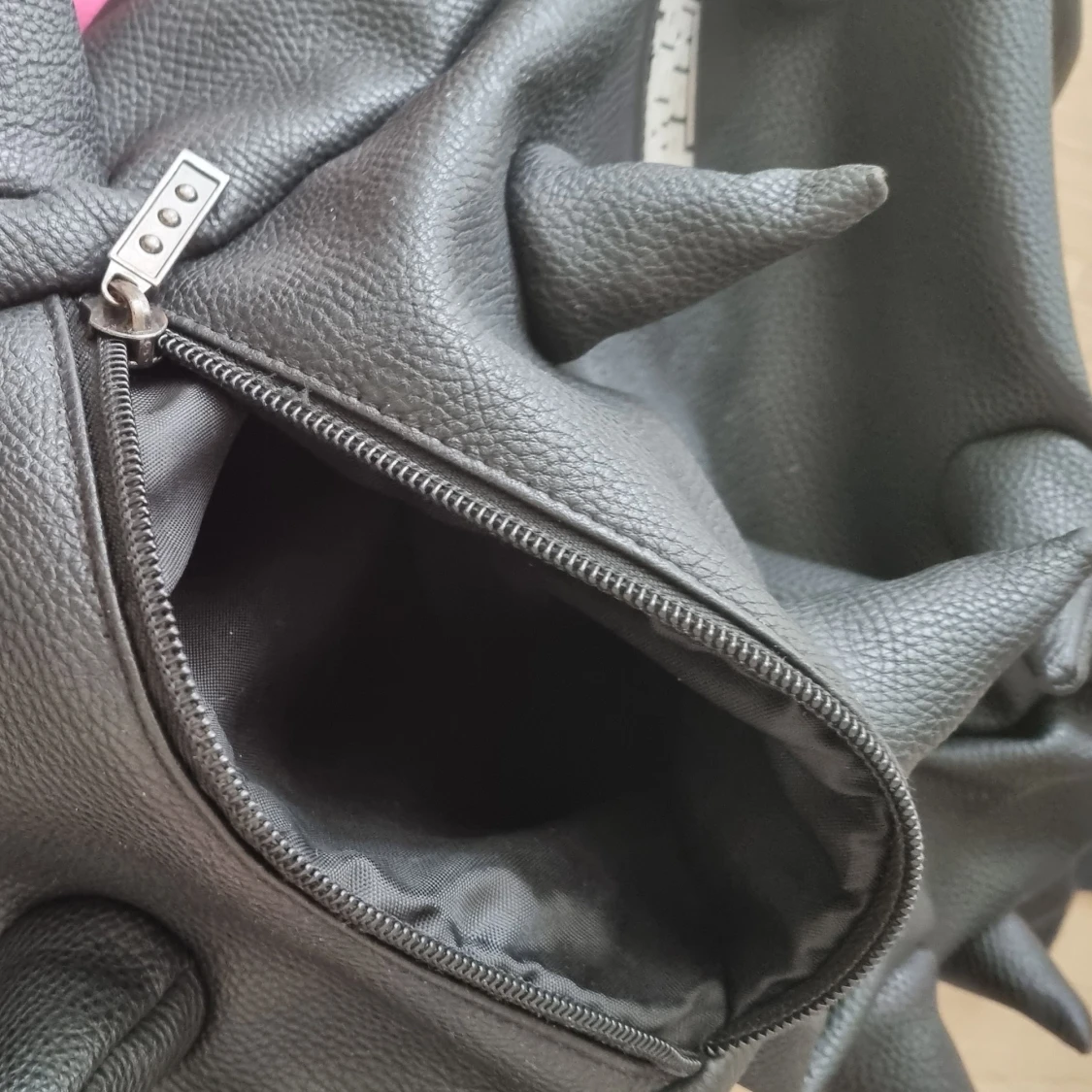 Madpax svart taggig ryggsäck - 92