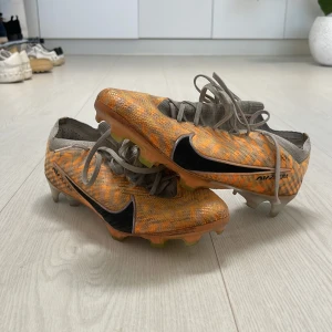 Nike Mercurial Vapor 15 - Använda men inga större skador!