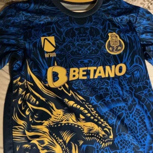 Porto tröja  - Blå Custom porto tröja, Size : Medium  Bra skick   Skriv för mer bilder