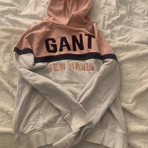 Gant hoodie, rosa!! Storlek 158/164. Aldrig använd! 