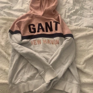 Gant hoodie!  - Gant hoodie, rosa!! Storlek 158/164. Aldrig använd! 