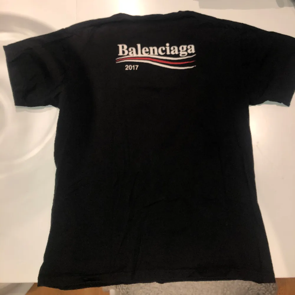 BALENCIAGA 2017 T-Shirt | M. T-shirts.
