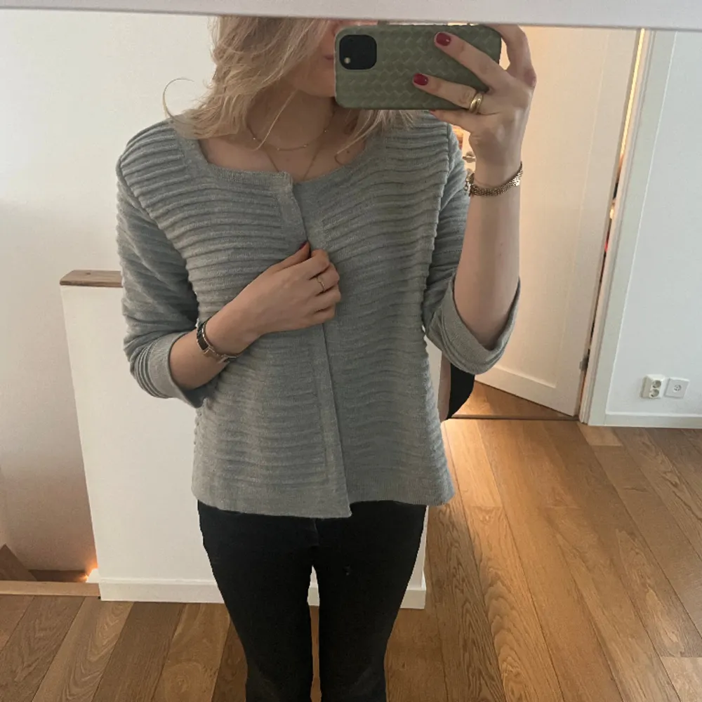 Såå fin kofta 💘💘 köpt second hand så finns ej i butik 🩷 inga defekter. Neuletakit & Villapaidat.