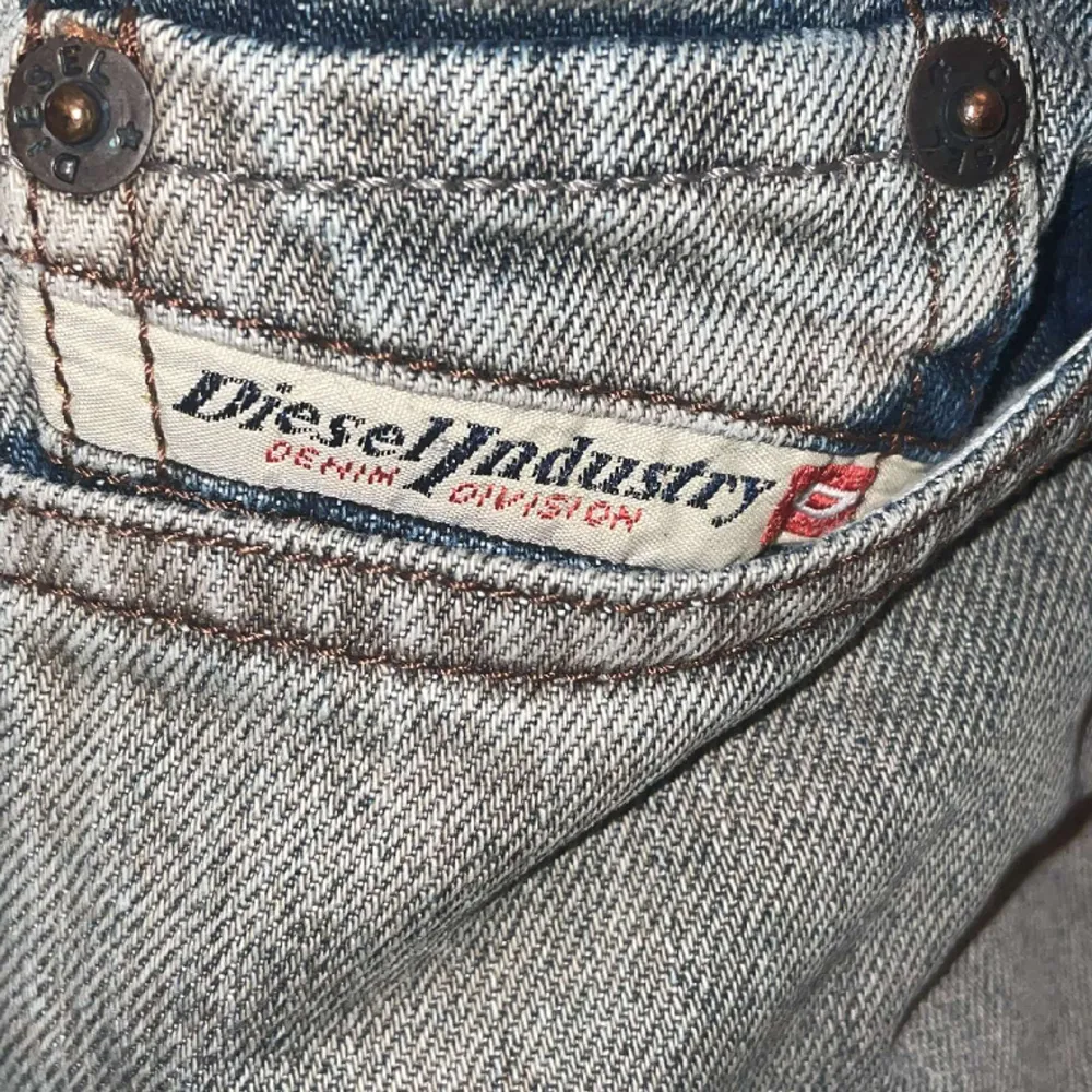 Använda fåtal gånger då jag inte använder bootcut jeans. Fett cool wash o sitter bekvämt🙏. Jeans & Byxor.