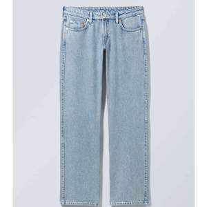 Skit snygga jeans jag tyvärr måste sälja då dom är lite stora för mig och inte kommer till användning  Original pris 590kr