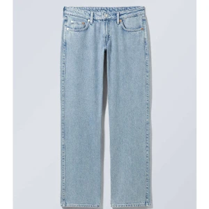 Weekday jeans  - Skit snygga jeans jag tyvärr måste sälja då dom är lite stora för mig och inte kommer till användning  Original pris 590kr