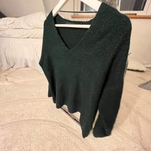 Fin mörkgrön tröja från vero Moda i stl M fast mer som S. Ej nopprig❤️
