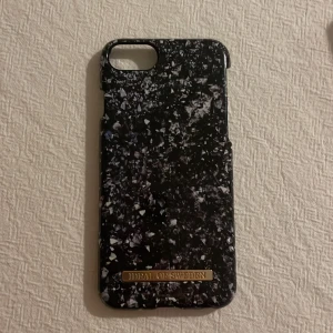 Ideal of sweden iPhone skal - Skal från ideal of sweden, nästintill nyskick. Inga skador eller märken, superfint skal. Passar inte min nya mobil!