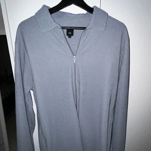 Overshirt - Ljusblå overshirt storlek M Skick 10/10 använt fåtal gånger 