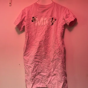 Sov tröja med fickor på sidan  - Använd några få gånger men ser som ny ut bara lite skrynklig 