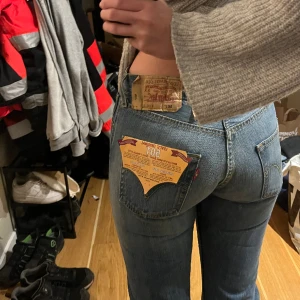Levi’s Jeans - Skitsnygga Vintage Blåa Levis 501, W29 L30 Låg midja, raka ben. Oanvända. Säljes pga för små i midjan för mig. 