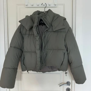 Zara jacka dam - Använd max 2 gånger i nyskick 