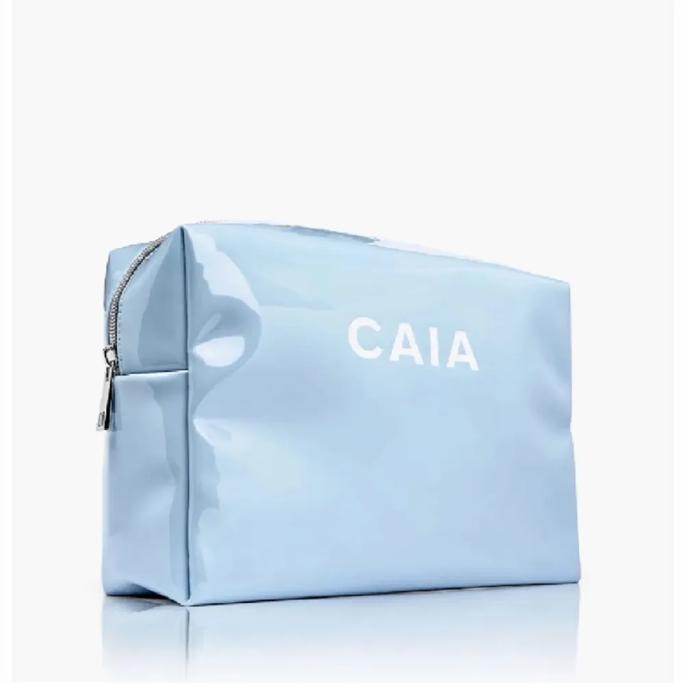 Hej fina Säljer en necessär från Caia cosmetics som är slutsåld !, Nypris : 265kr. Väskor.