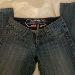 Lågmidjade bootcut jeans - Lågmidjade bootcut Jens som jag inte får på mig då de är för små, de är 26 i midjan och 34 i benlängd💗