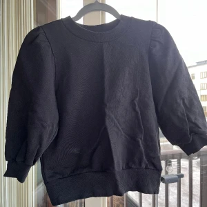 Trekvartsärmad tröja - Samma trekvartsärmade tröja som förra inlägget men i svart🩷⭐️