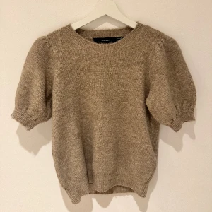 Vero moda - Jätte fin tröja från vero moda som aldrig kom till användning alltså helt ny!!