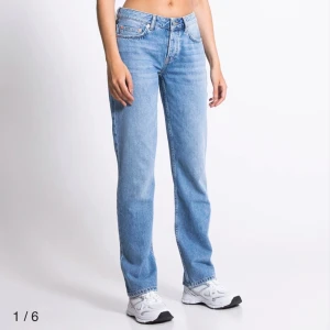 Jeans ”Icon” - Lager 157  - Säljer ett par jeans ”Icon” från Lager 157 i storlek S. Nypris är 400kr, jag säljer dem för 150 (+ eventuell frakt).  Endast testade med lapparna kvar.  Kan fraktas men köparen står för frakten, kan annars mötas upp i Hällefors eller Örebro! :) 