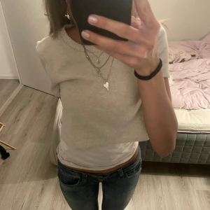 Låga Jeans - Snygga Jeans som tyvärr ej kommer till användning  Jag är 168 som referens  De är L 34 och W25 