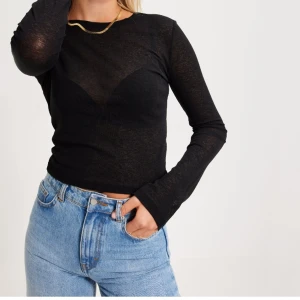 Sheer topp - Säljer denna tröja från nelly då den aldrig kommit till användning💕är helt slutsåld I stolek xs💞